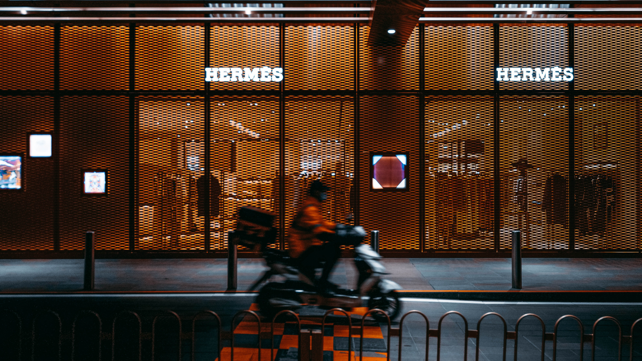 hermes-paris-faubourg-saint-honore Shopping day starts here